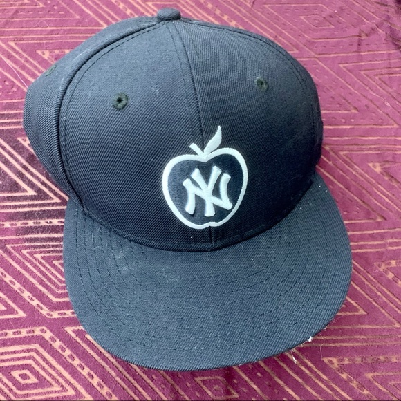new york yankees pride hat
